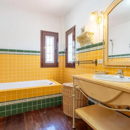 La Rueda Heated Private Pool, Billiard & Bbq Vila
