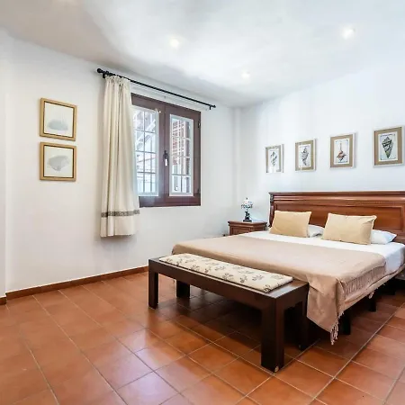 La Rueda Heated Private Pool, Billiard & Bbq Vila