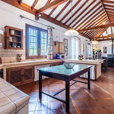 La Rueda Heated Private Pool, Billiard & Bbq