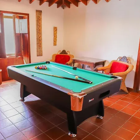 La Rueda Heated Private Pool, Billiard & Bbq Vila *