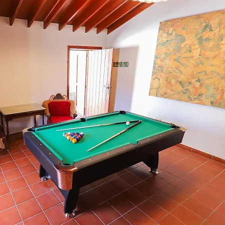 La Rueda Heated Private Pool, Billiard & Bbq *