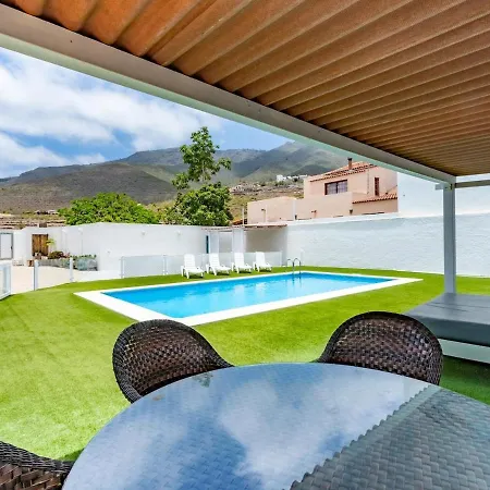 La Rueda Heated Private Pool, Billiard & Bbq Vila