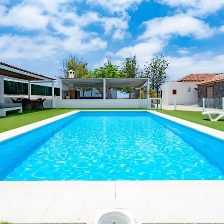 La Rueda Heated Private Pool, Billiard & Bbq Vila