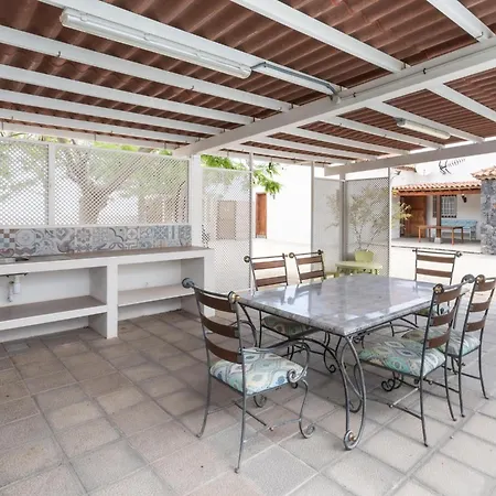 La Rueda Heated Private Pool, Billiard & Bbq