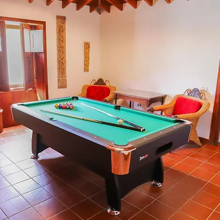 Villa La Rueda Heated Private Pool, Billiard & Bbq