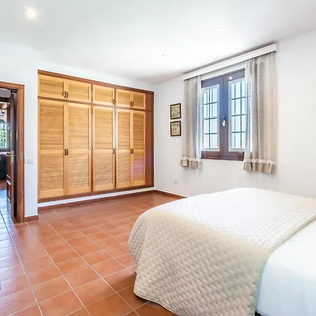 La Rueda Heated Private Pool, Billiard & Bbq